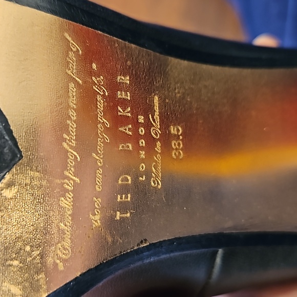 Ted Baker Black Pumps with Rose Gold Details - Picture 8 of 8